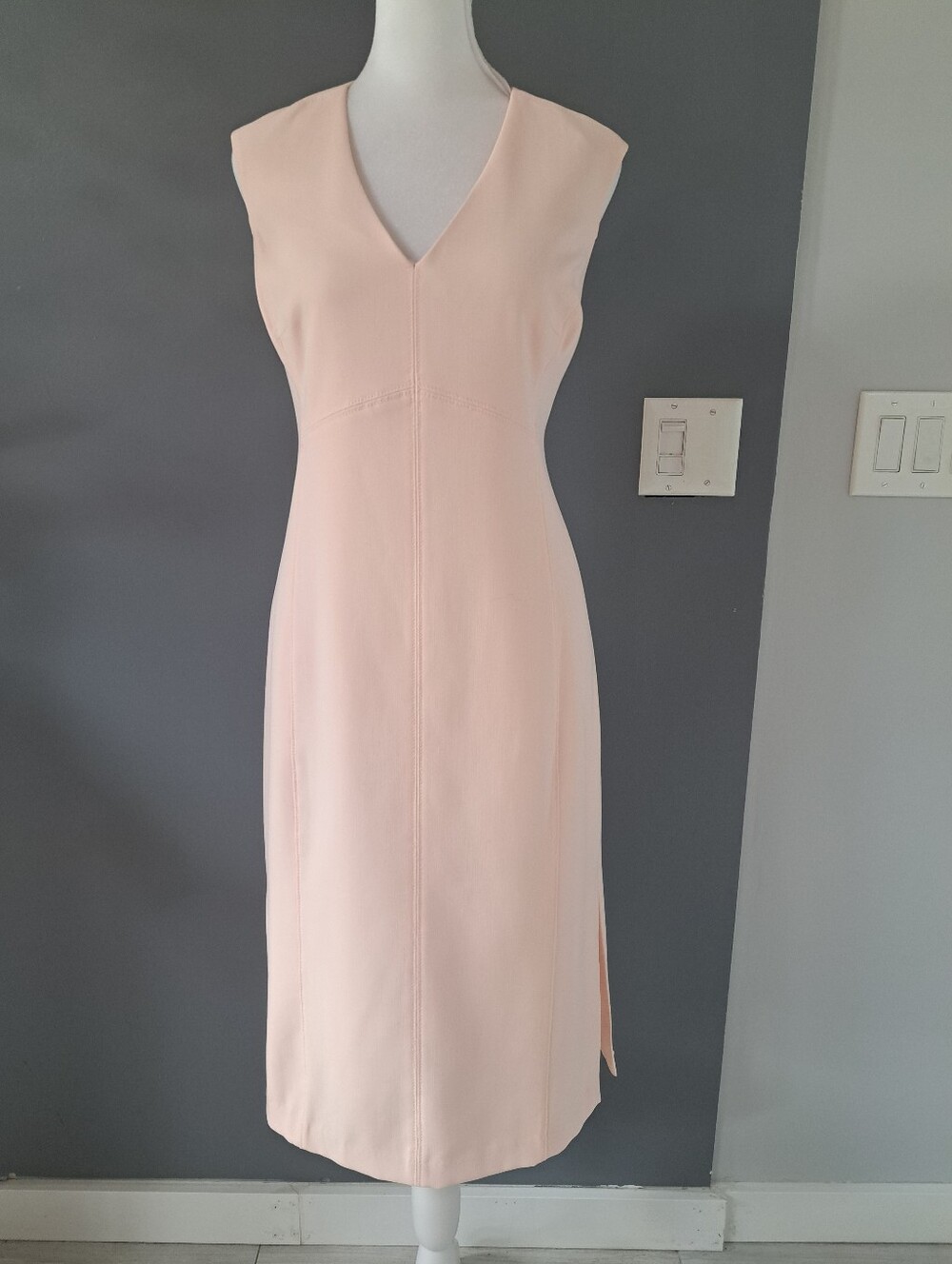White House Black Market Blush V-Neck Seamed Sheath Dress Fully Lined